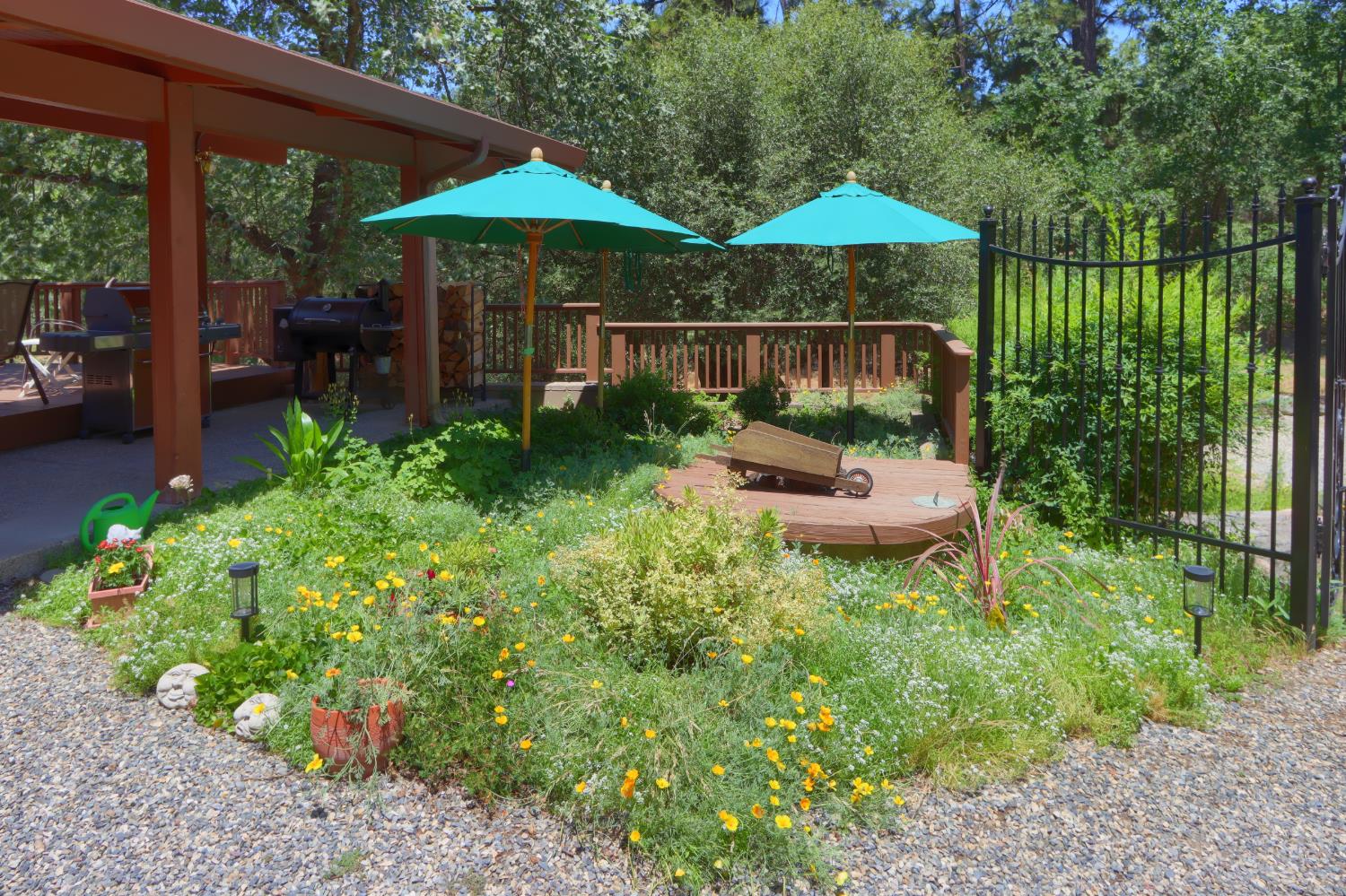 39597 Evergreen Dr, Oakhurst, CA 93644