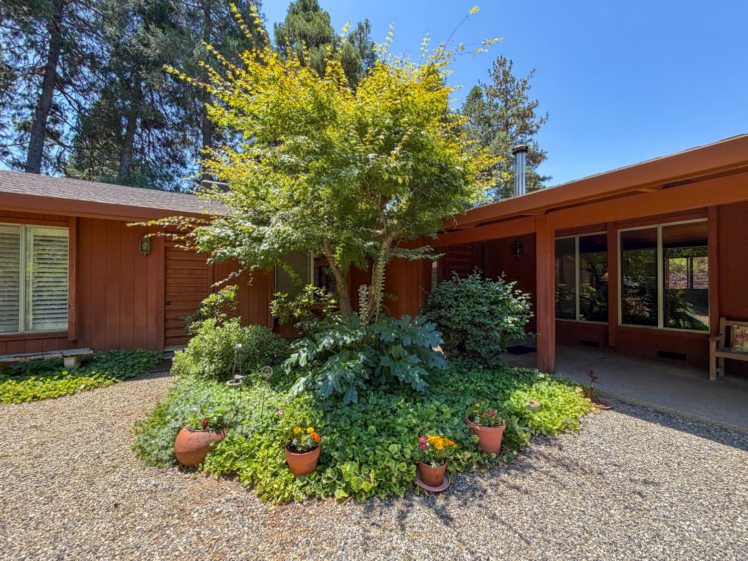 39597 Evergreen Dr, Oakhurst, CA 93644