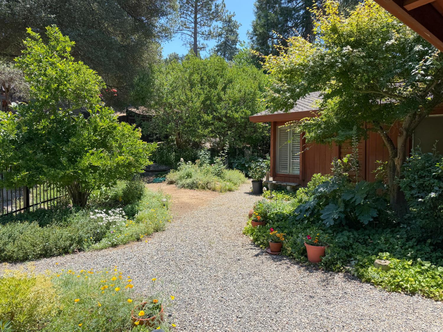 39597 Evergreen Dr, Oakhurst, CA 93644