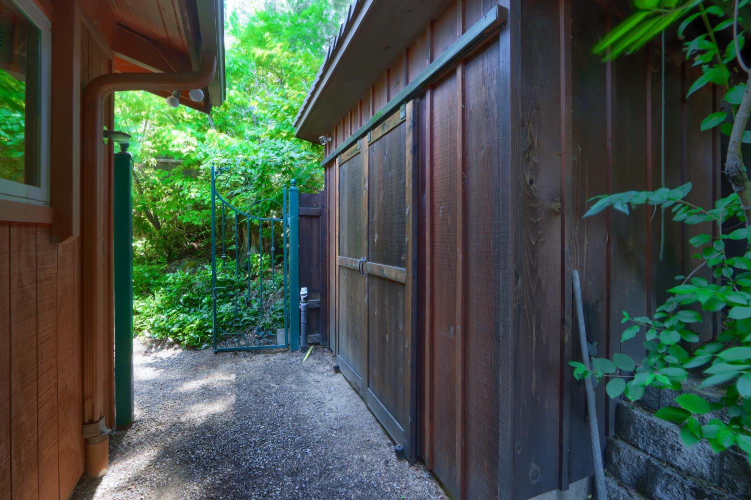 39597 Evergreen Dr, Oakhurst, CA 93644