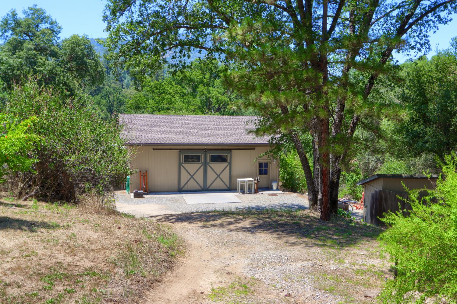 39597 Evergreen Dr, Oakhurst, CA 93644