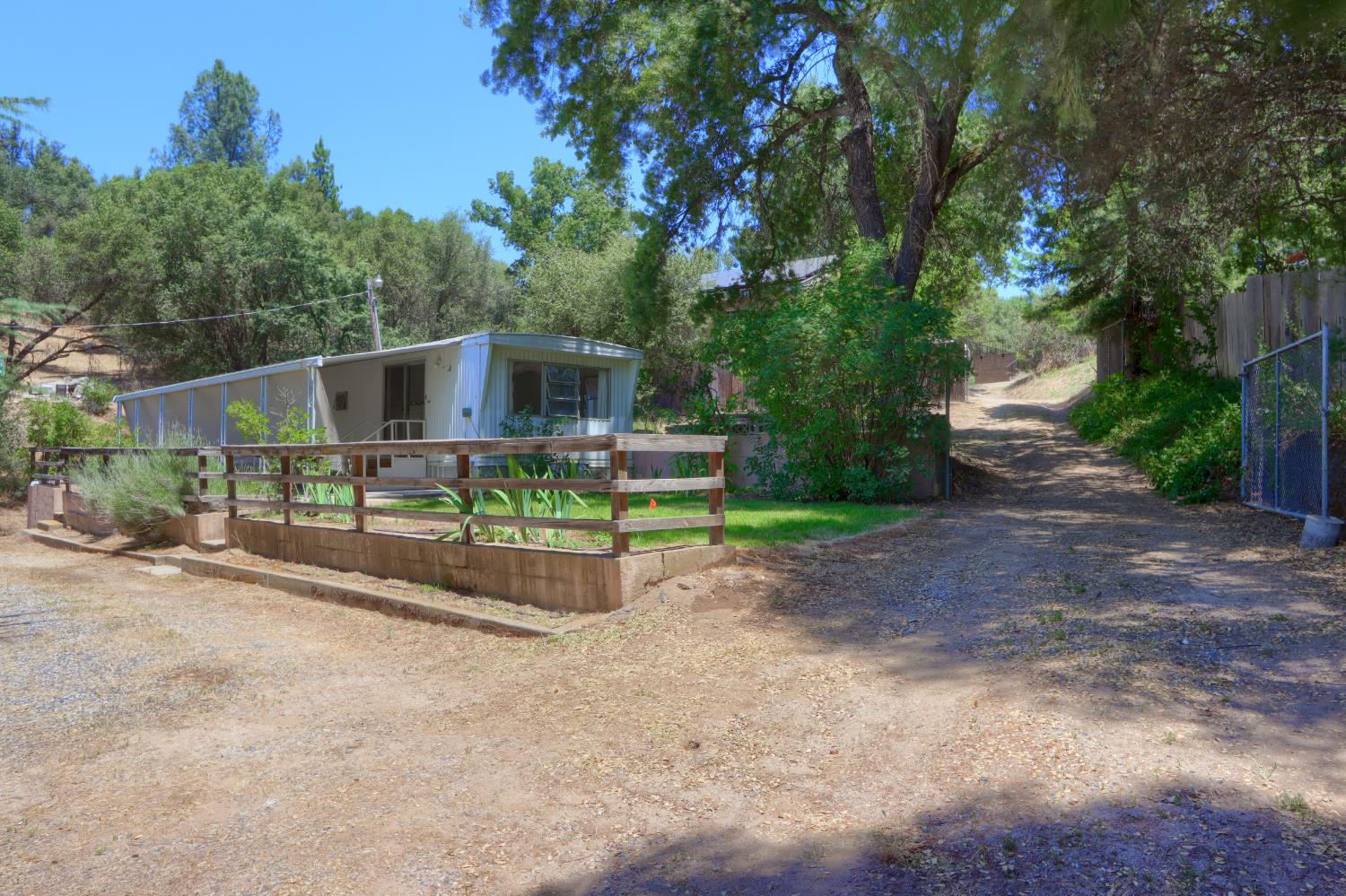 39597 Evergreen Dr, Oakhurst, CA 93644