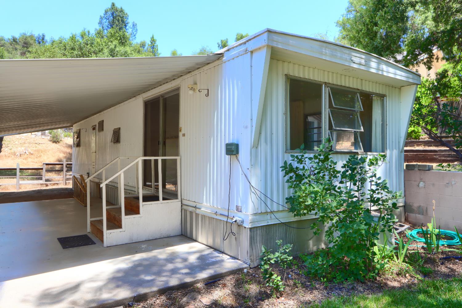 39597 Evergreen Dr, Oakhurst, CA 93644