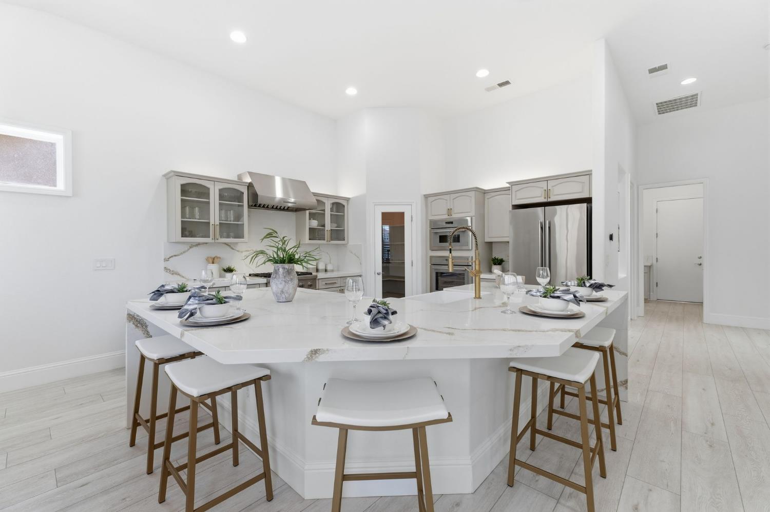 6105 W Los Altos, Fresno, CA 93722