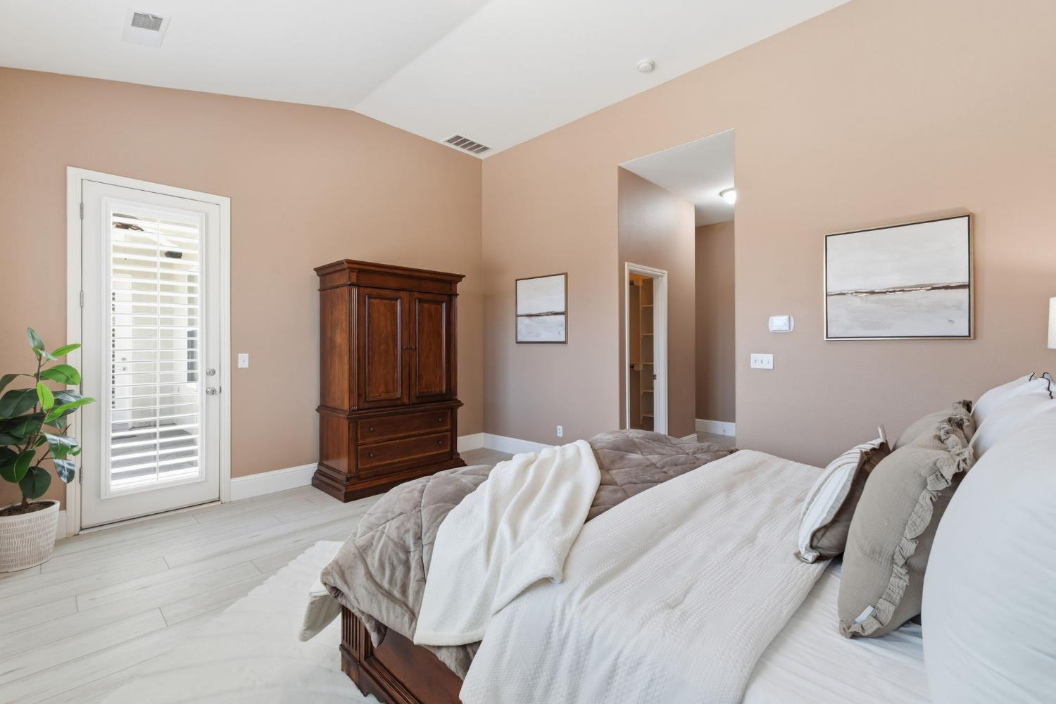 6105 W Los Altos, Fresno, CA 93722
