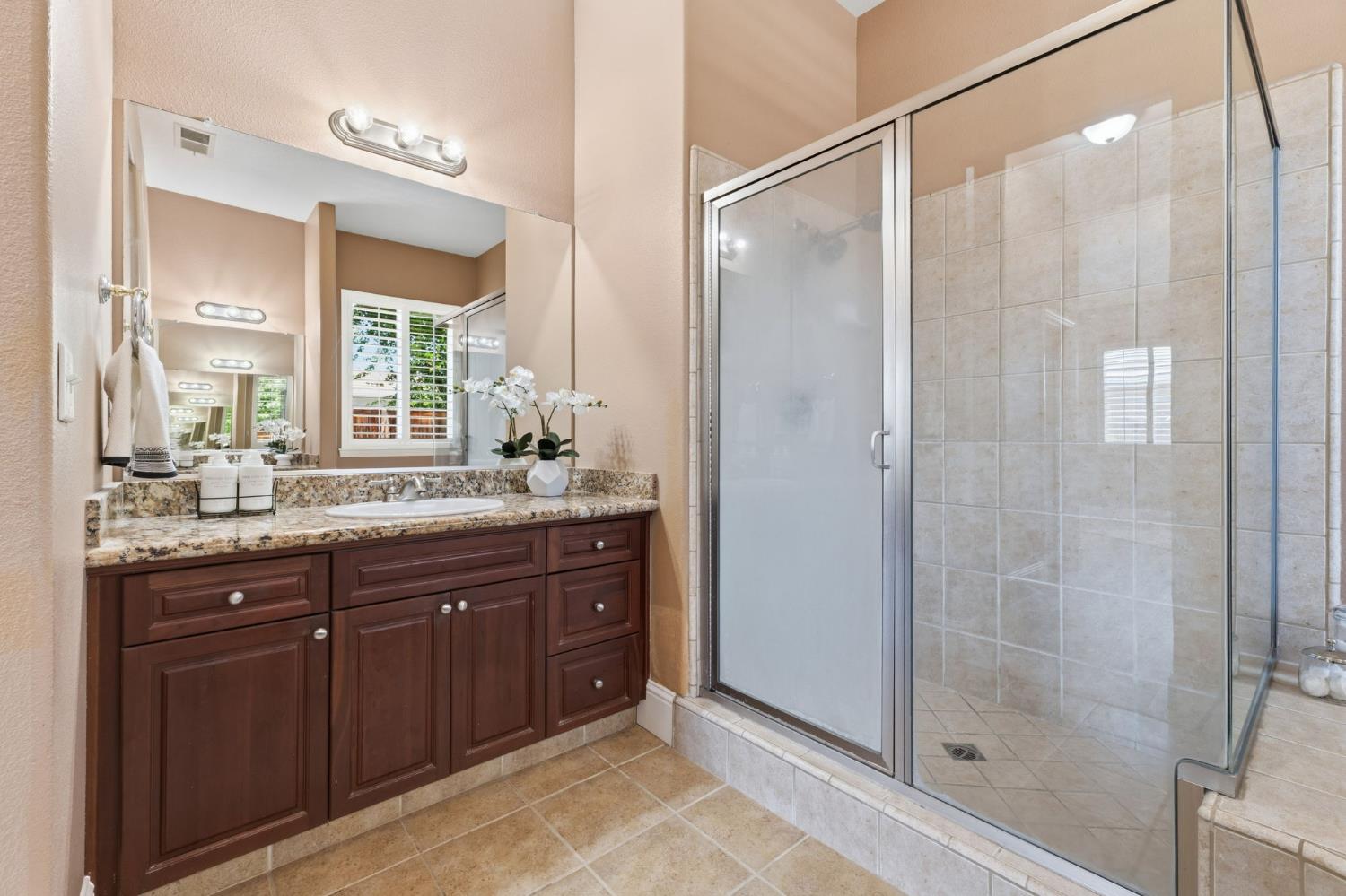 6105 W Los Altos, Fresno, CA 93722