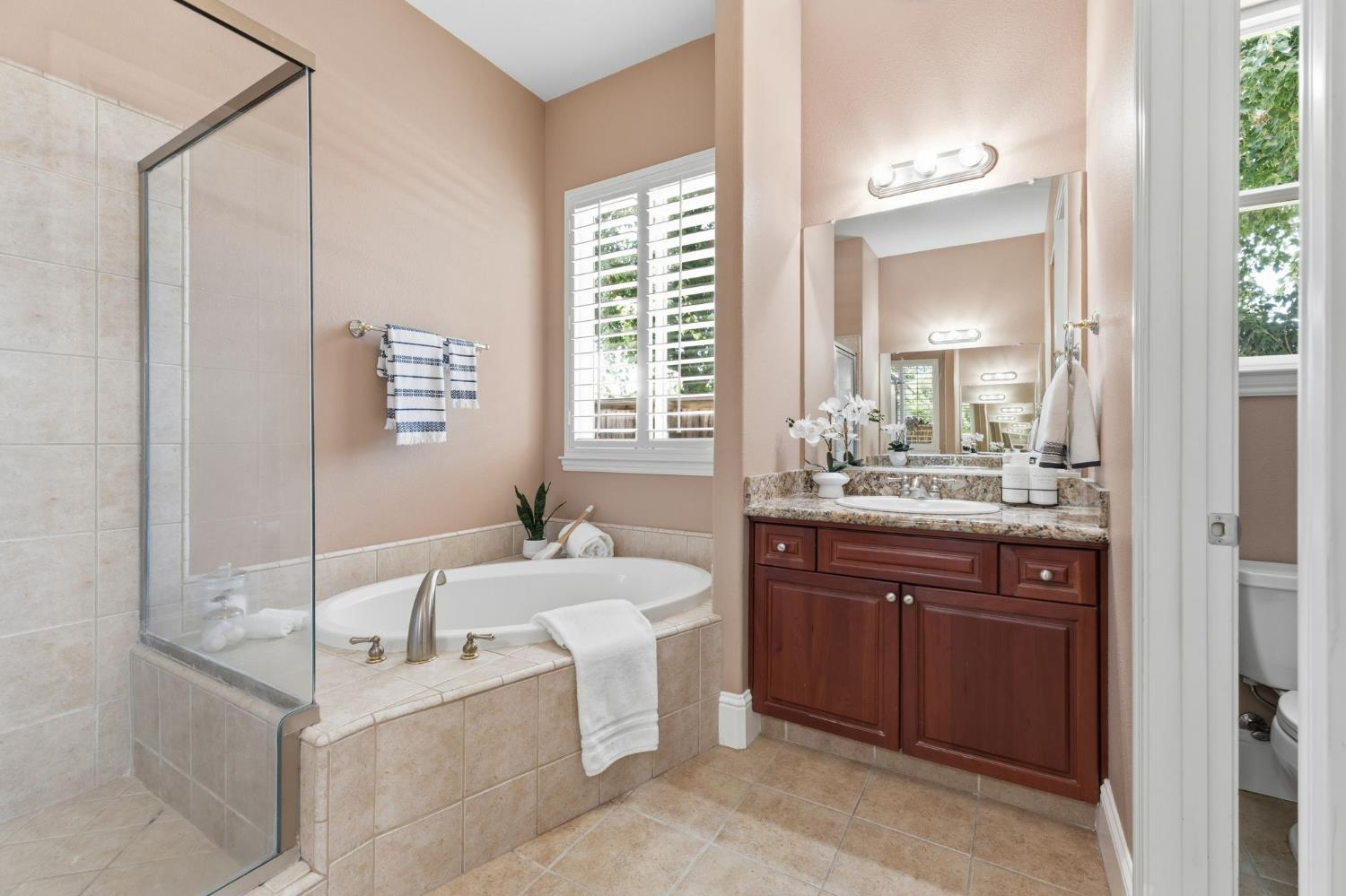 6105 W Los Altos, Fresno, CA 93722