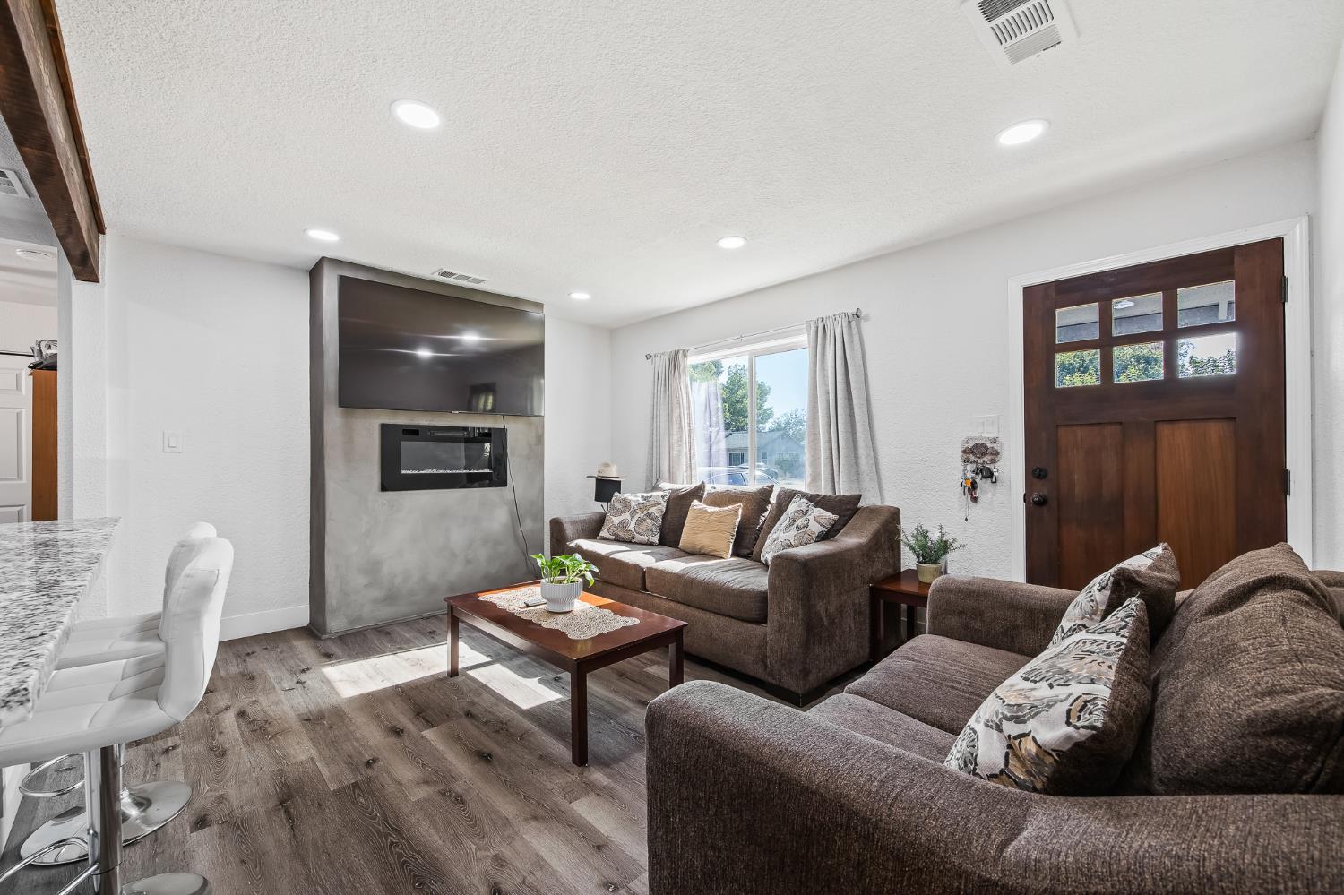820 S Bradley St, Visalia, CA 93292