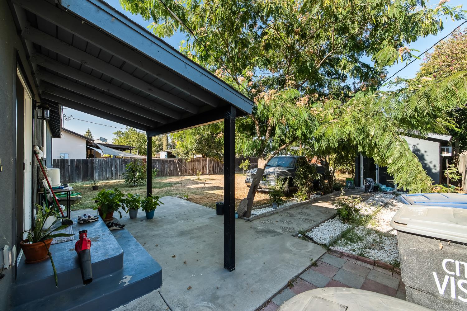 820 S Bradley St, Visalia, CA 93292