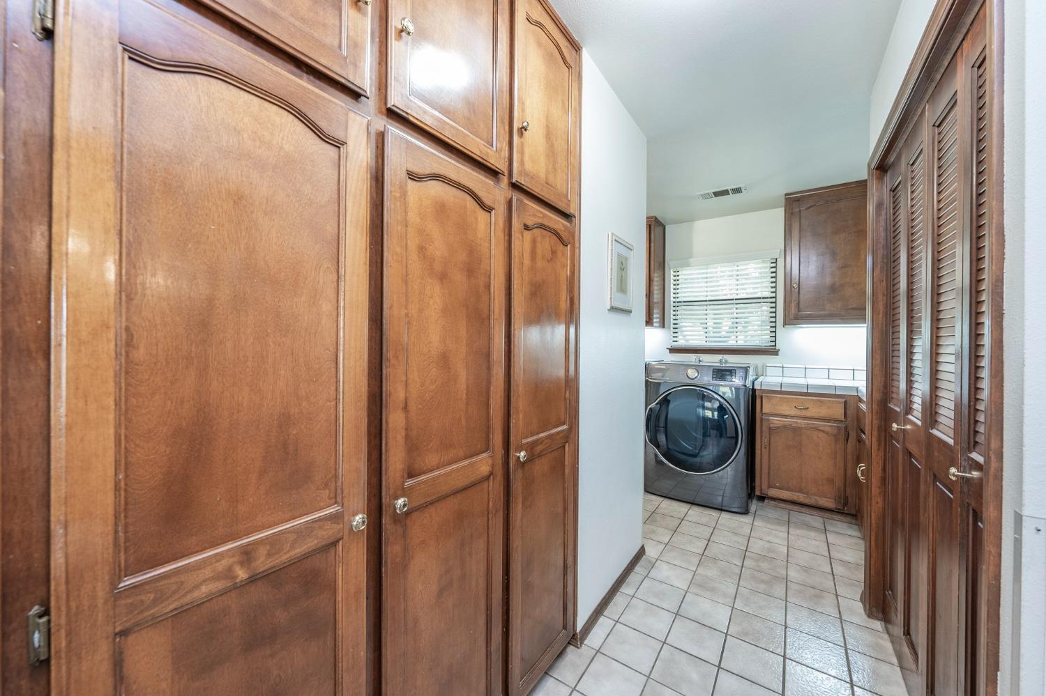 9415 21 1/2 Ave, Lemoore, CA 93245