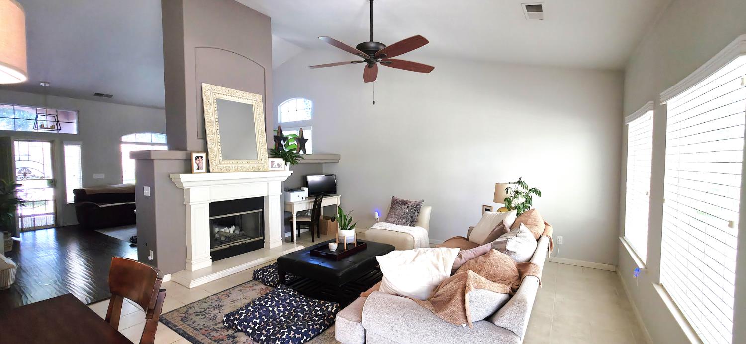 1190 E Carnoustie Ave, Fresno, CA 93730