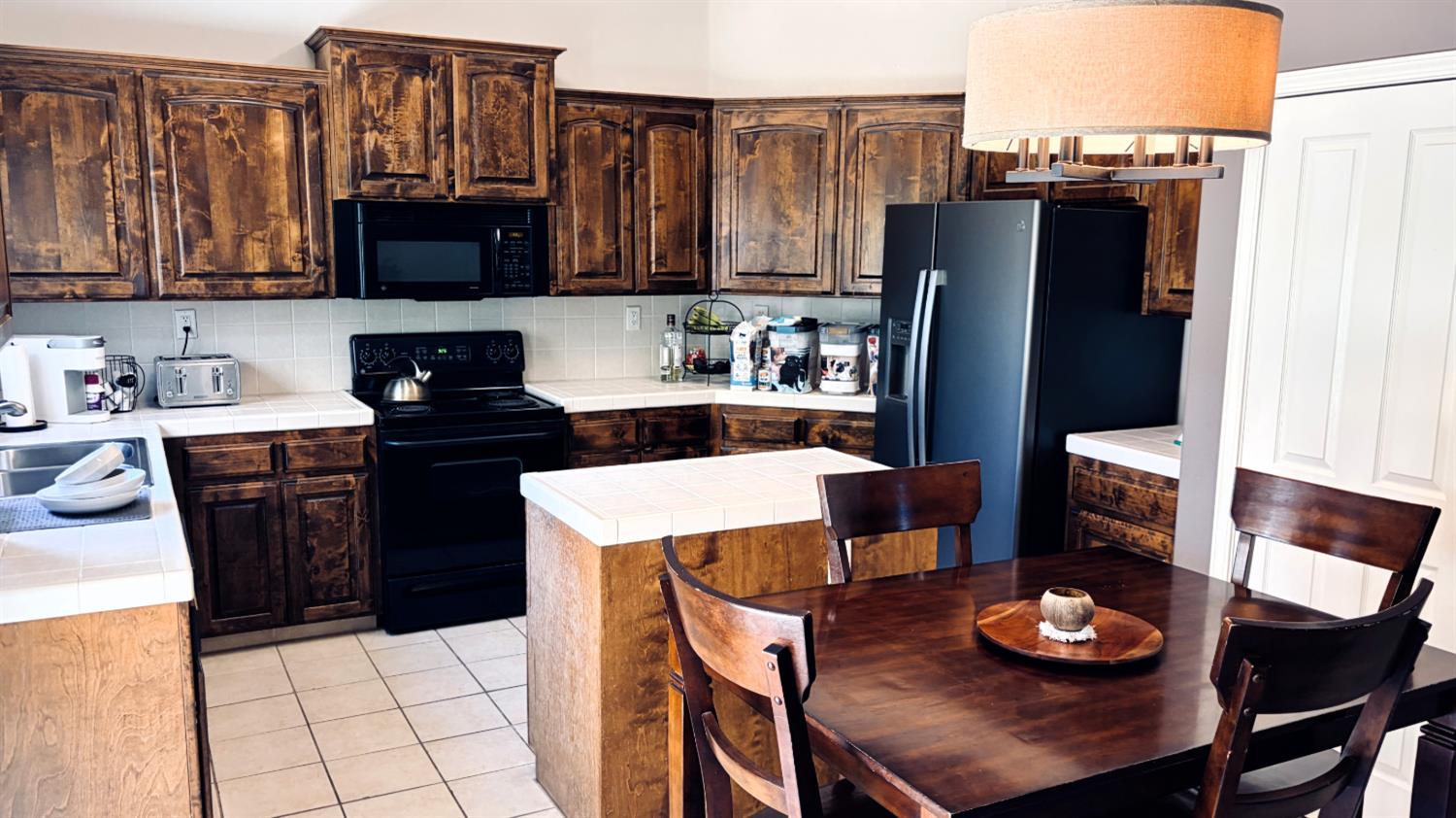 1190 E Carnoustie Ave, Fresno, CA 93730