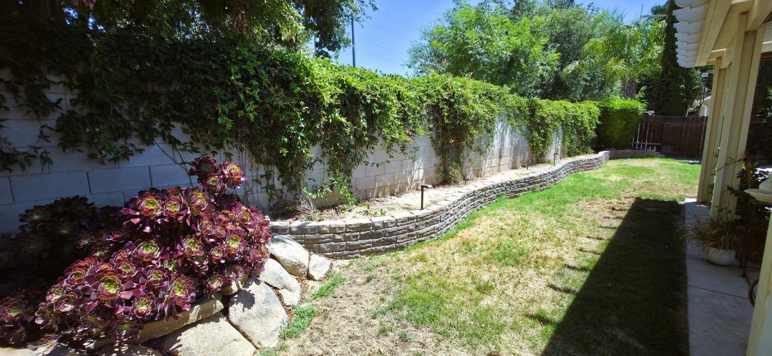 1190 E Carnoustie Ave, Fresno, CA 93730