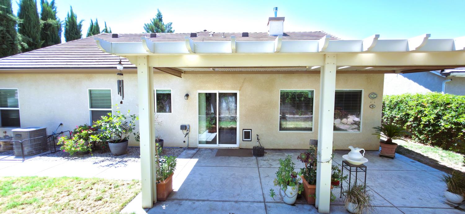 1190 E Carnoustie Ave, Fresno, CA 93730
