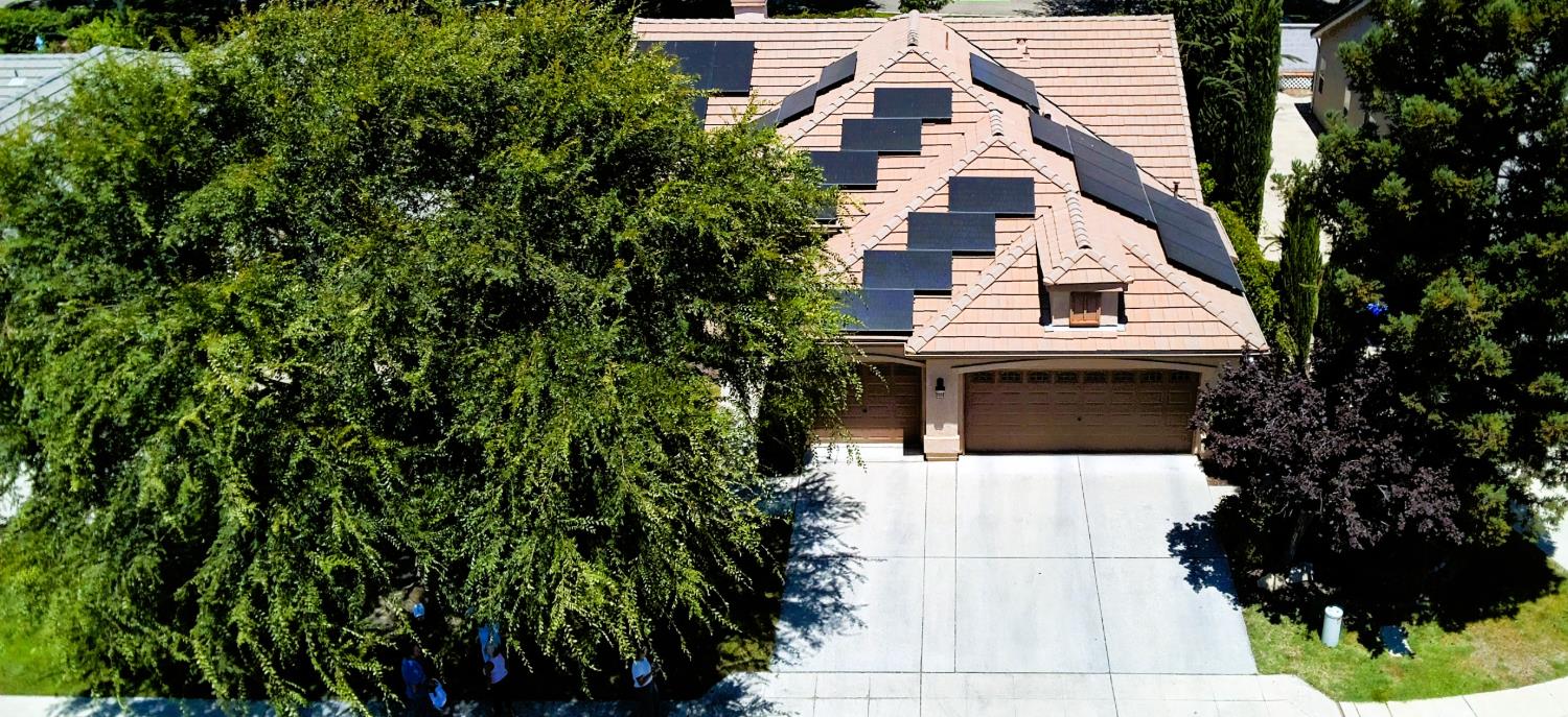 1190 E Carnoustie Ave, Fresno, CA 93730