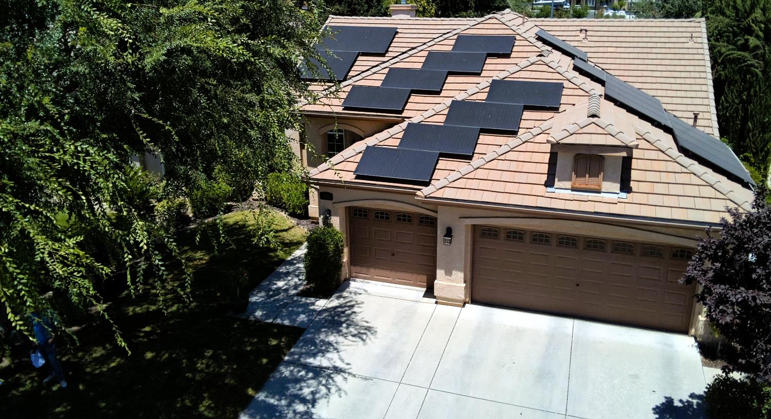 1190 E Carnoustie Ave, Fresno, CA 93730