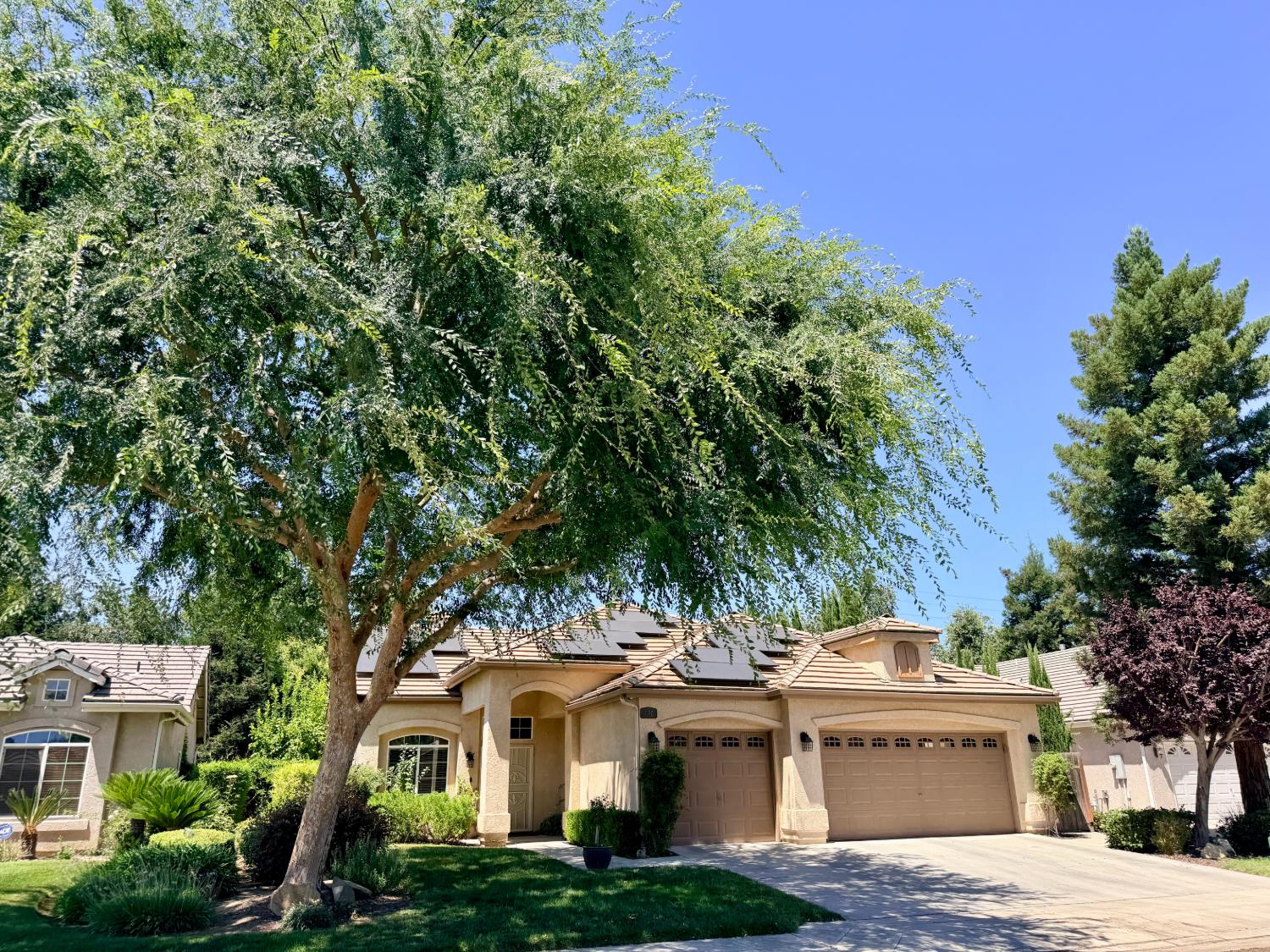 1190 E Carnoustie Ave, Fresno, CA 93730