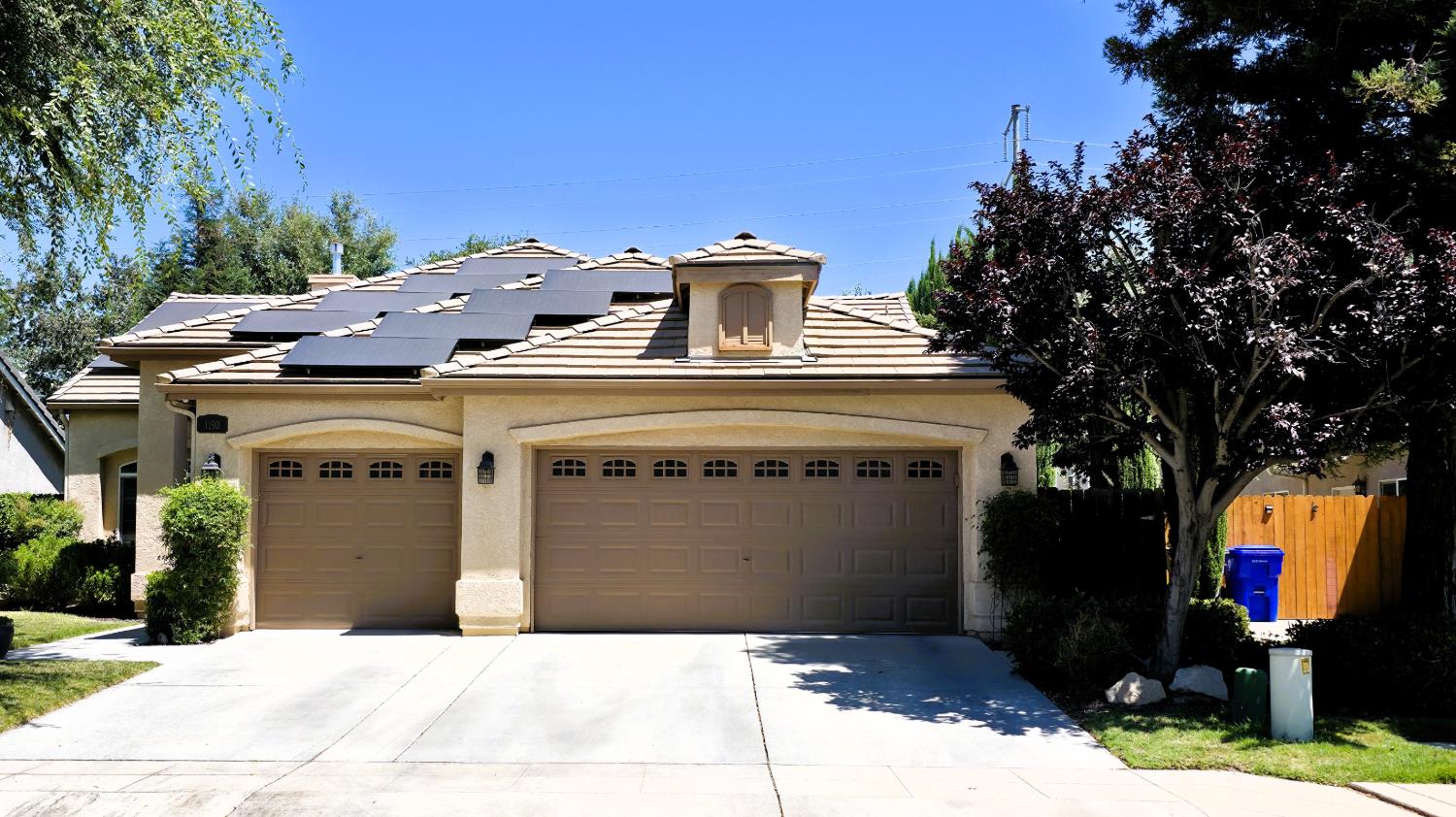 1190 E Carnoustie Ave, Fresno, CA 93730