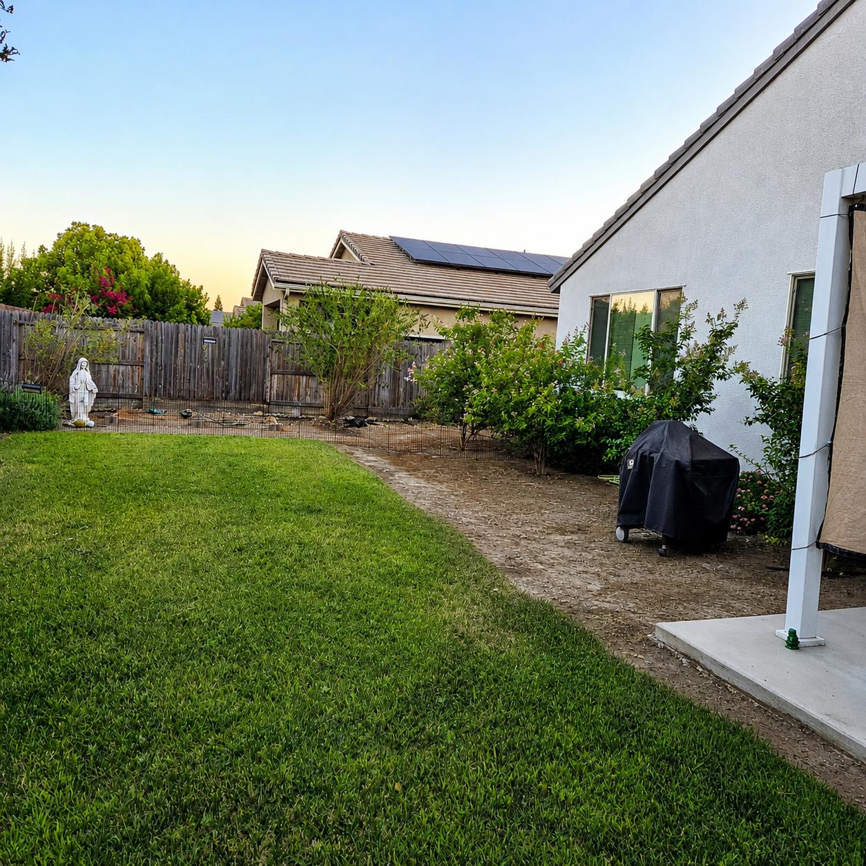 3215 S Meadowbrook St, Visalia, CA 93292