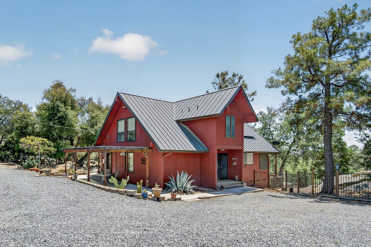 45894 Farmstead Rd, Coarsegold, CA 93614