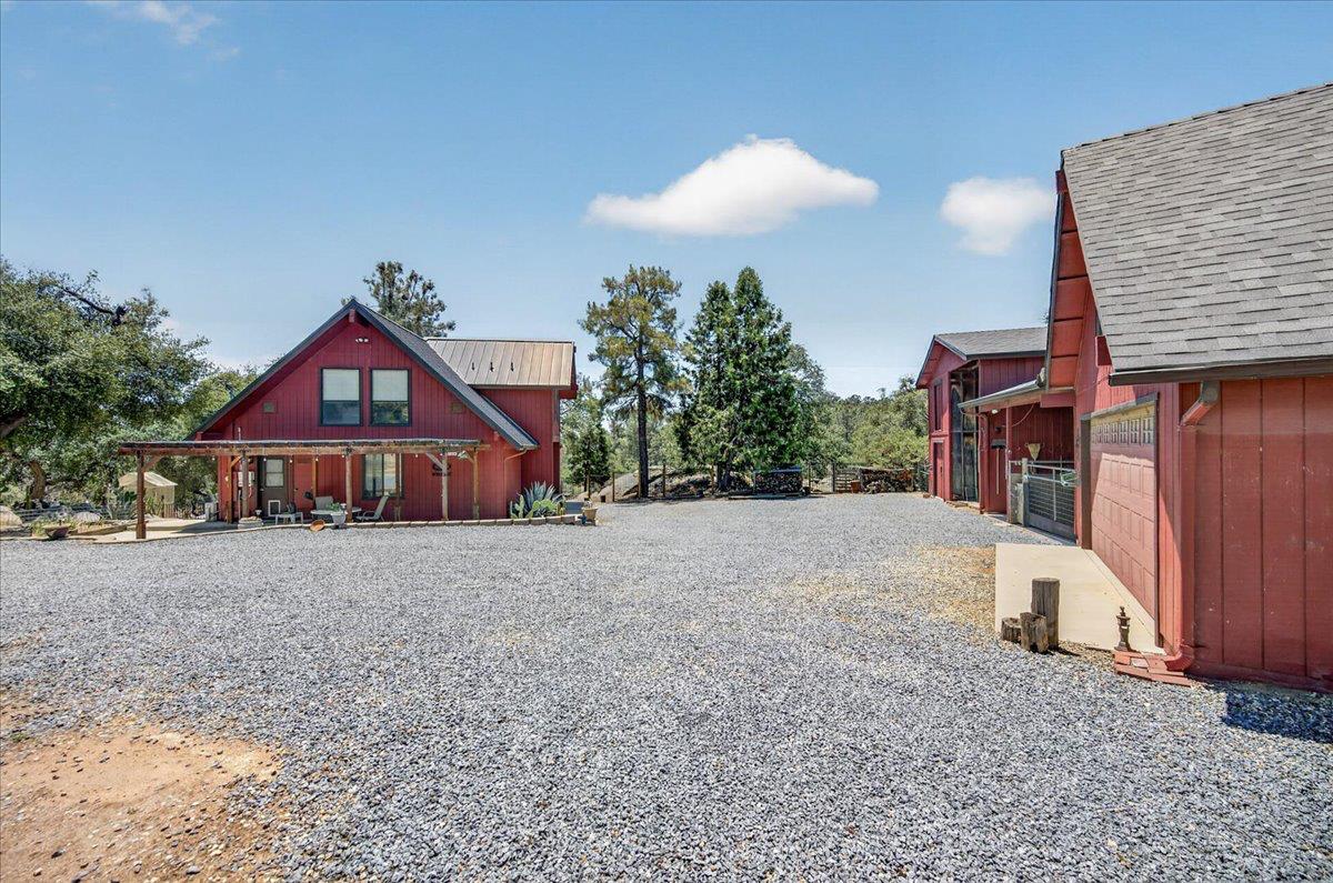 45894 Farmstead Rd, Coarsegold, CA 93614