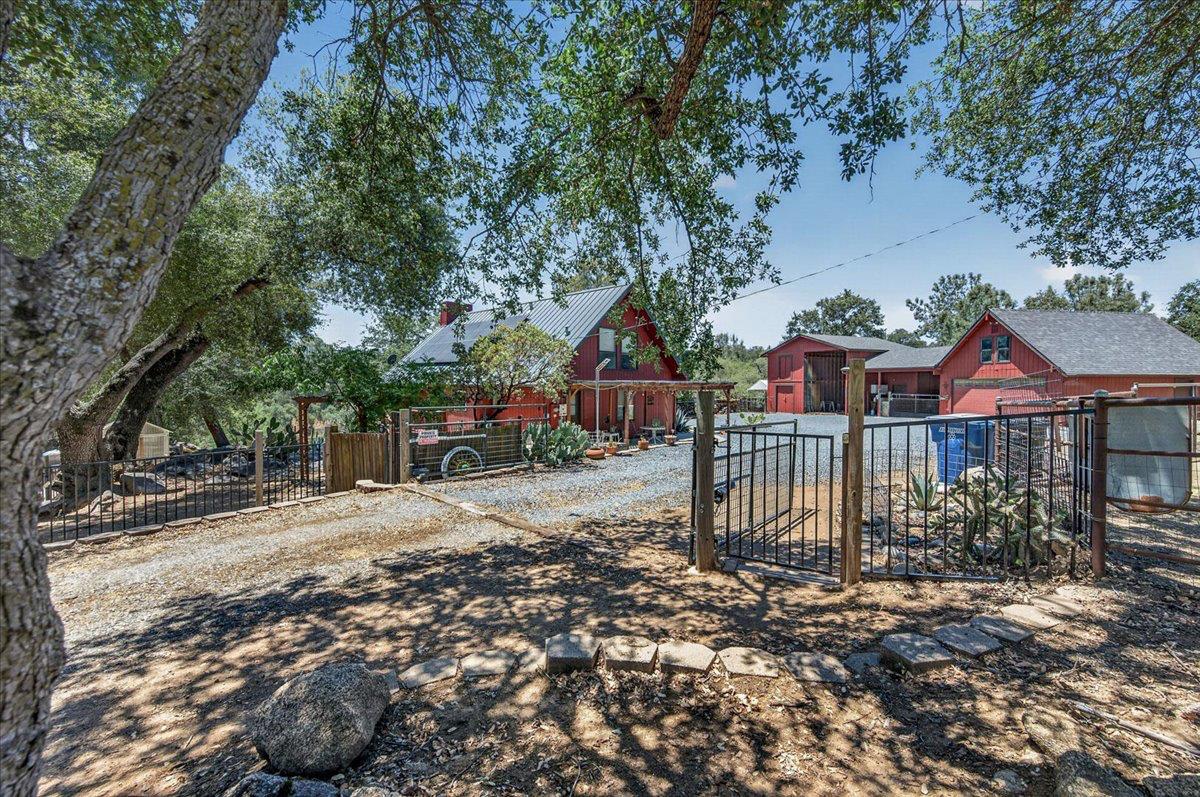 45894 Farmstead Rd, Coarsegold, CA 93614