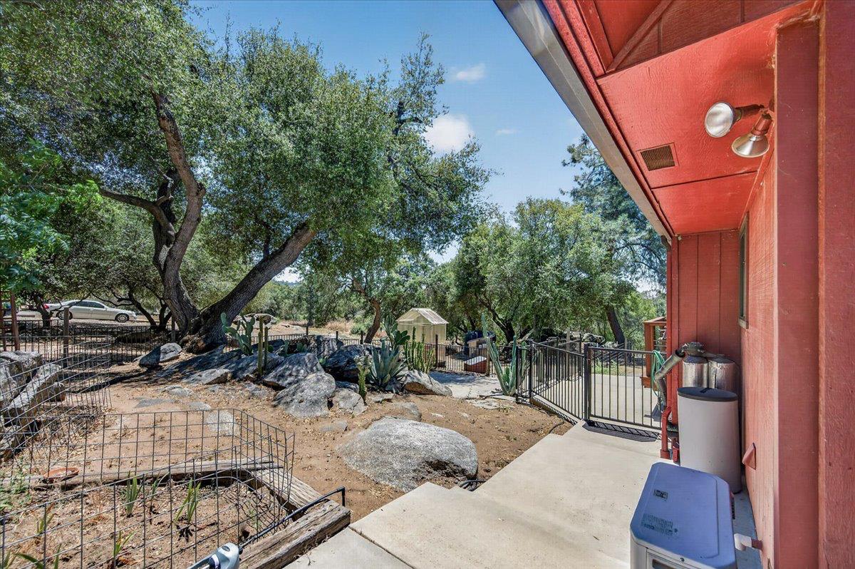 45894 Farmstead Rd, Coarsegold, CA 93614