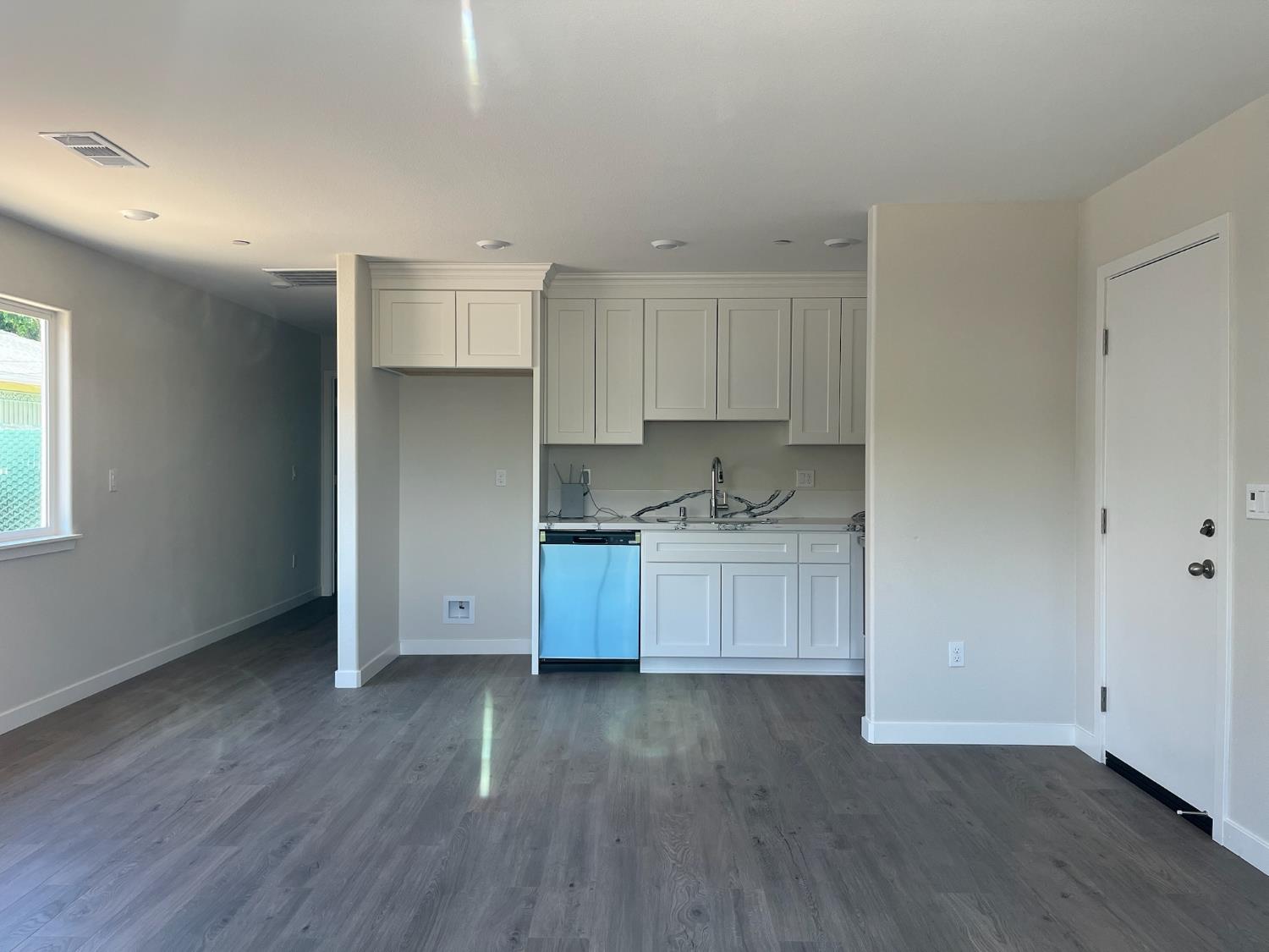 929 925 W 6th St #2, Merced, CA 95341