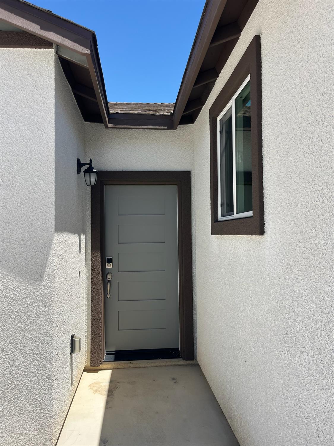 929 925 W 6th St #2, Merced, CA 95341