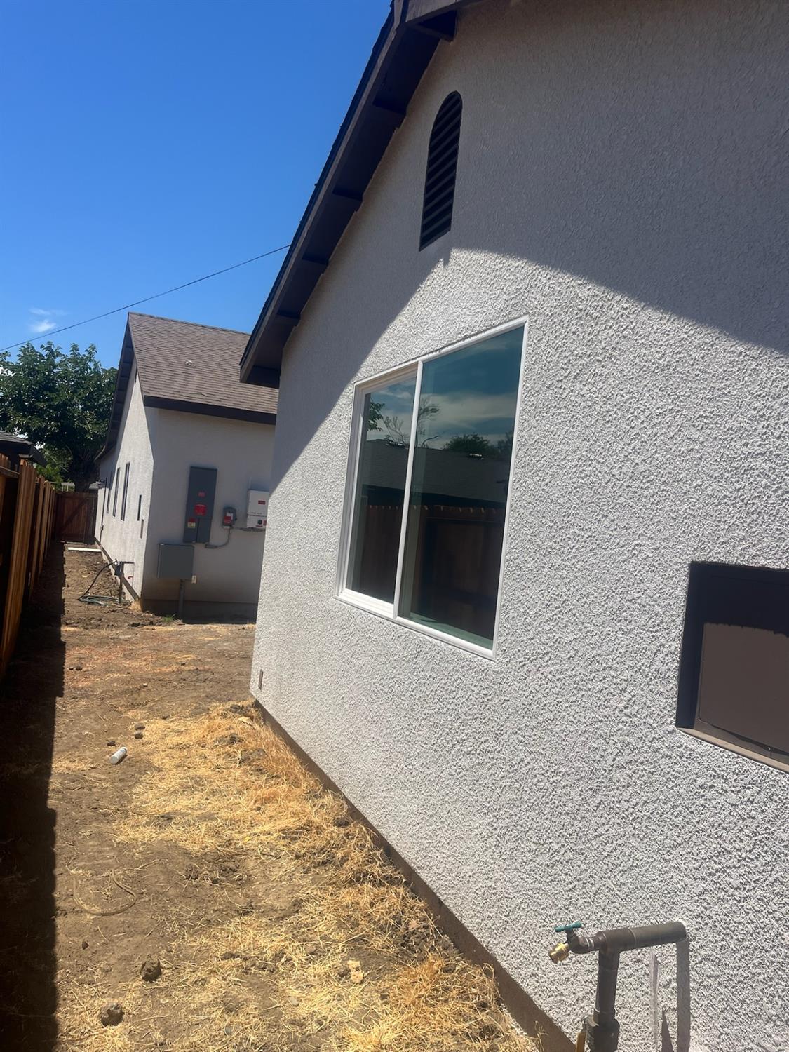 929 925 W 6th St #2, Merced, CA 95341
