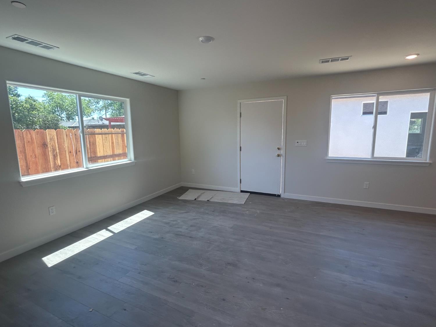 929 925 W 6th St #2, Merced, CA 95341
