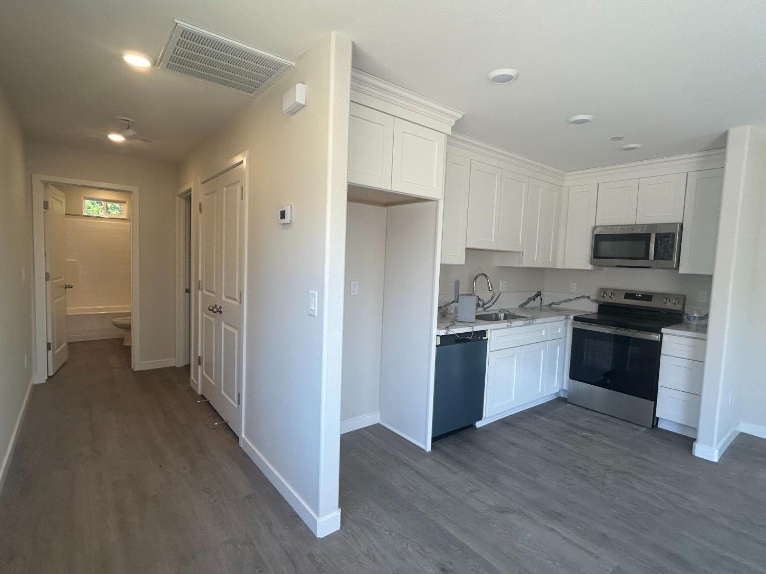 929 925 W 6th St #2, Merced, CA 95341