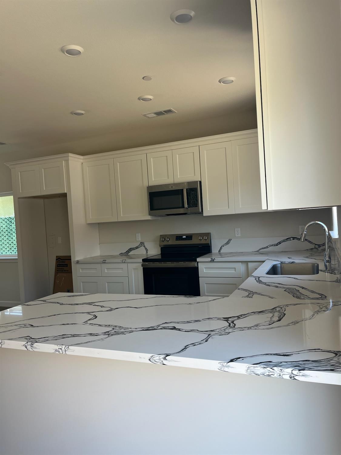929 925 W 6th St #2, Merced, CA 95341