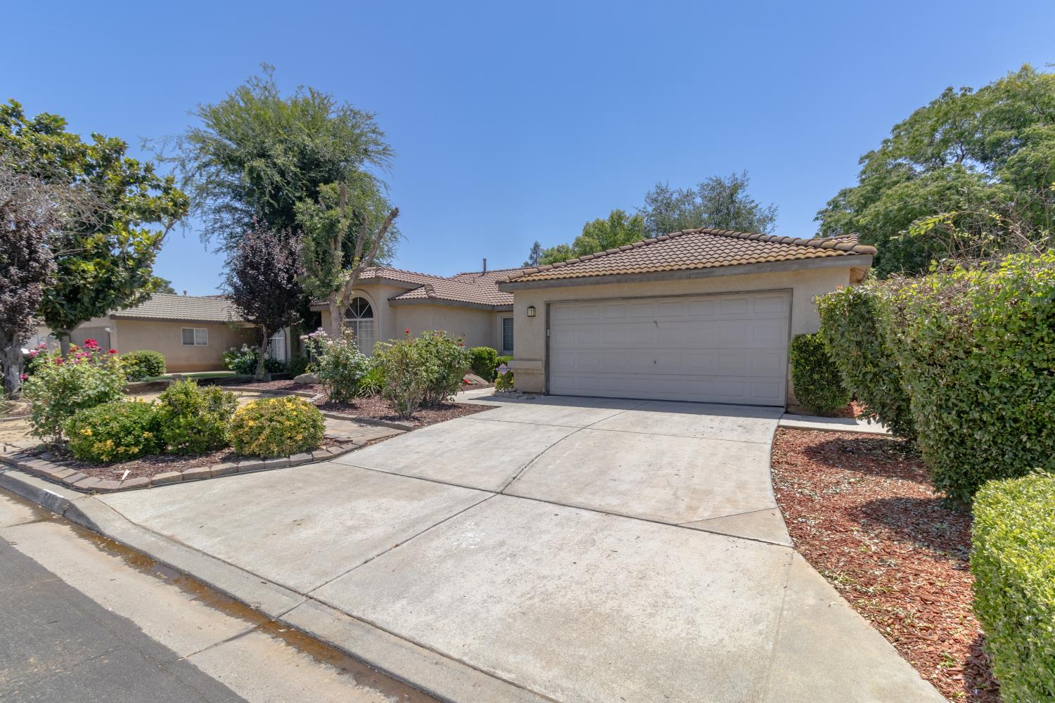 5438 N State St, Fresno, CA 93722
