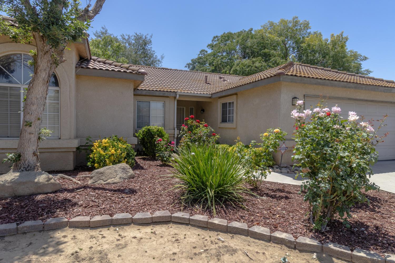 5438 N State St, Fresno, CA 93722