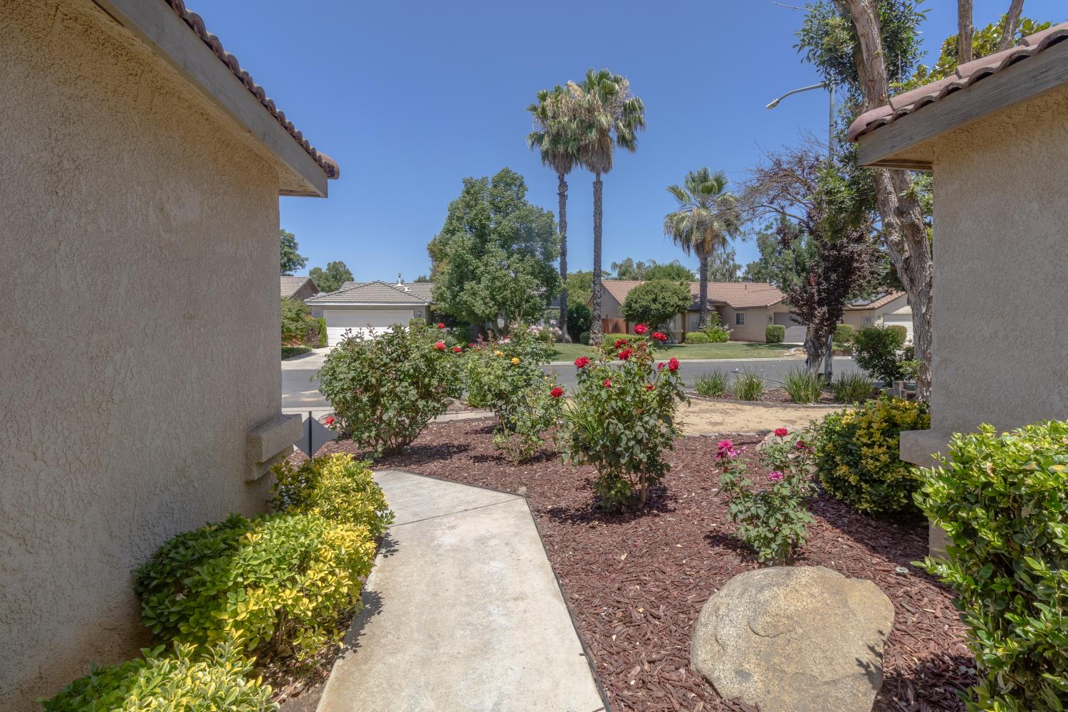 5438 N State St, Fresno, CA 93722
