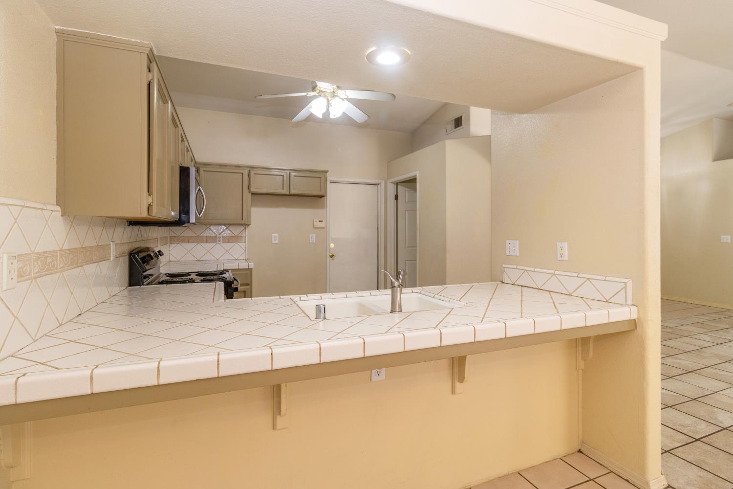 5438 N State St, Fresno, CA 93722