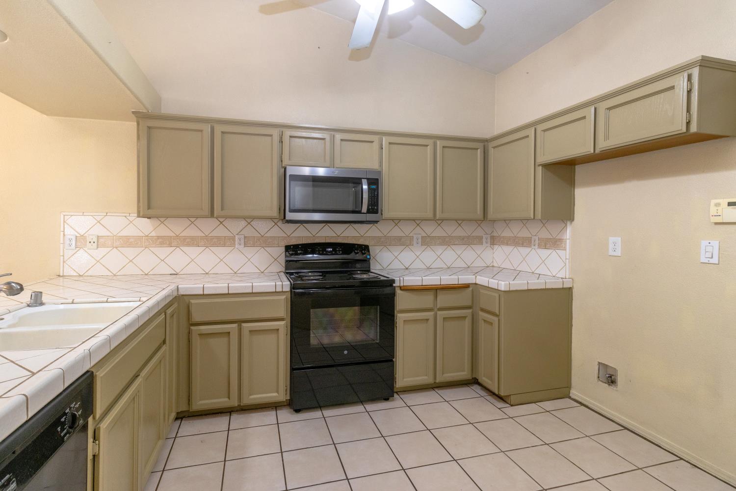 5438 N State St, Fresno, CA 93722