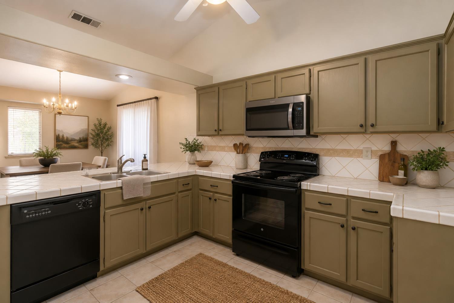 5438 N State St, Fresno, CA 93722