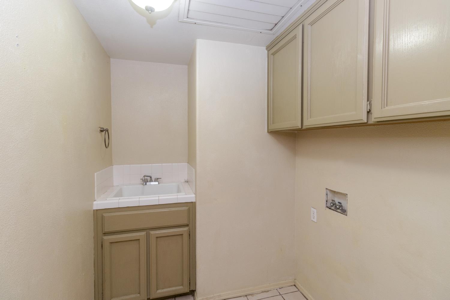 5438 N State St, Fresno, CA 93722