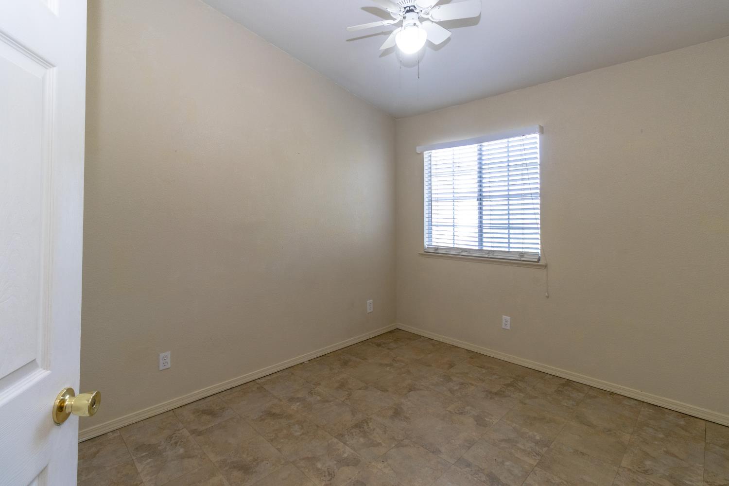 5438 N State St, Fresno, CA 93722
