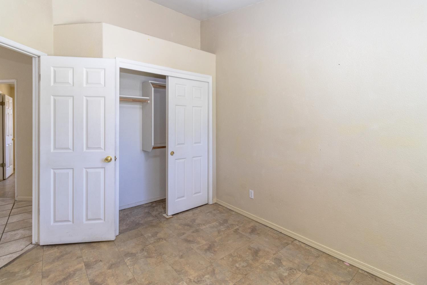 5438 N State St, Fresno, CA 93722