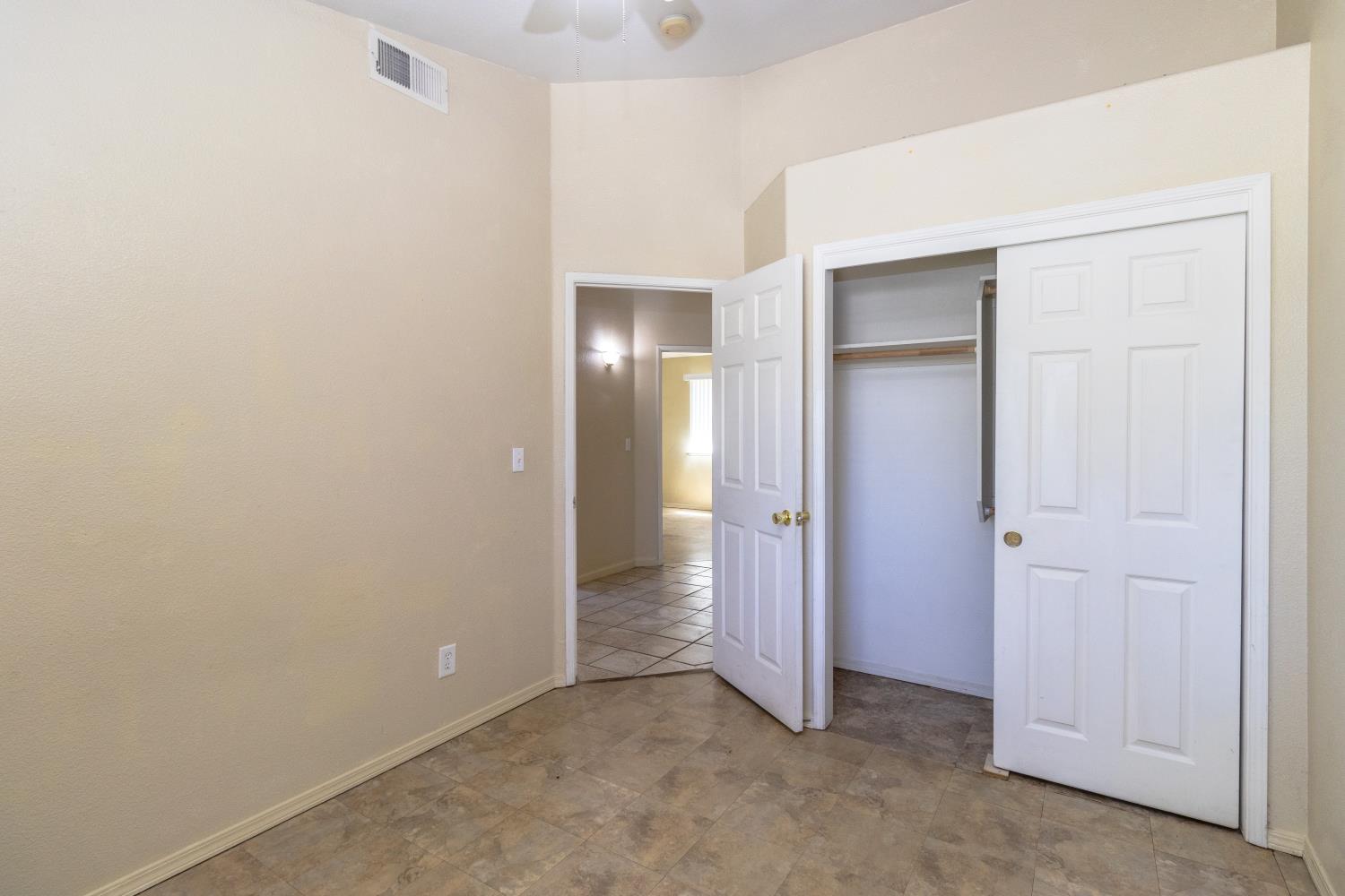 5438 N State St, Fresno, CA 93722