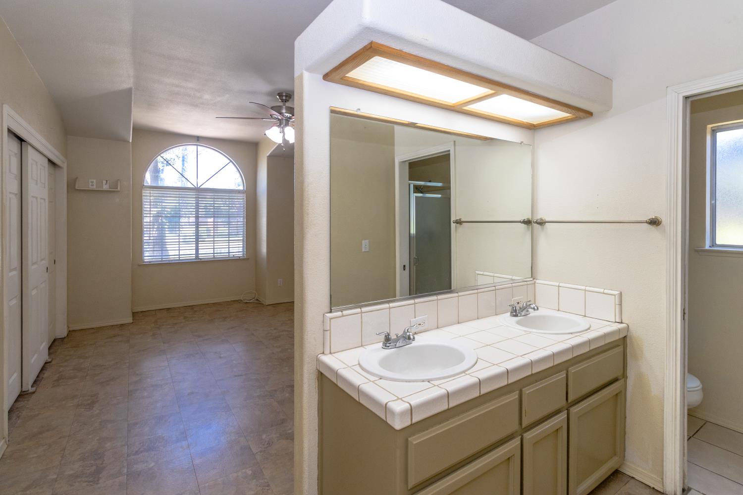 5438 N State St, Fresno, CA 93722