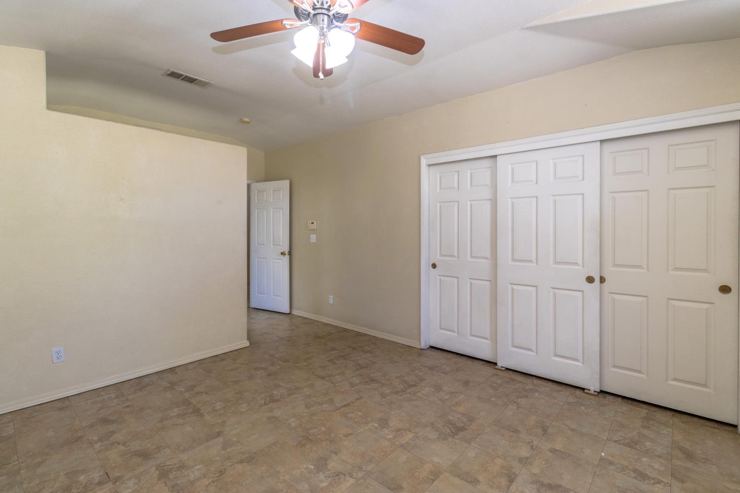 5438 N State St, Fresno, CA 93722