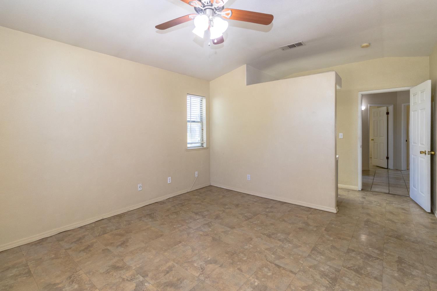 5438 N State St, Fresno, CA 93722