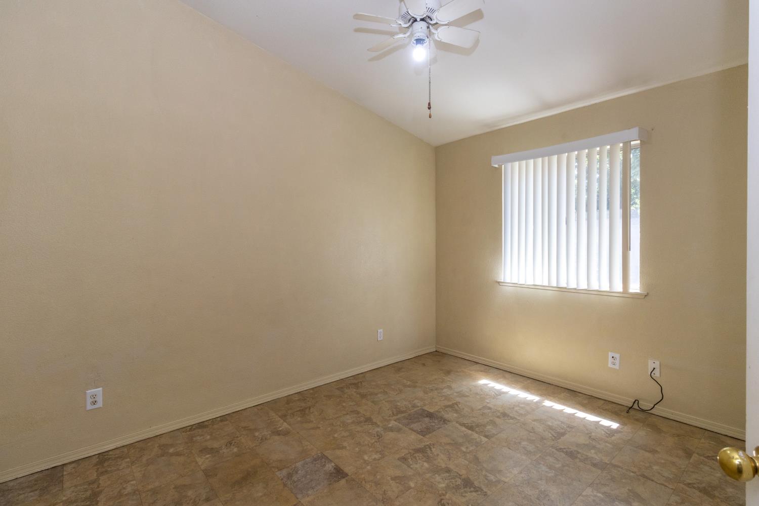 5438 N State St, Fresno, CA 93722