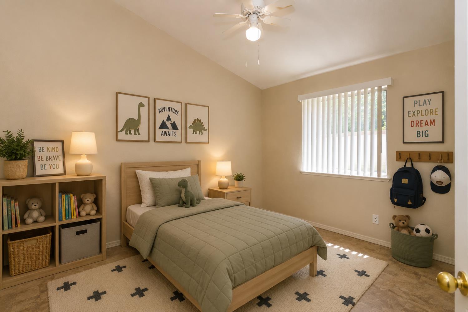 5438 N State St, Fresno, CA 93722