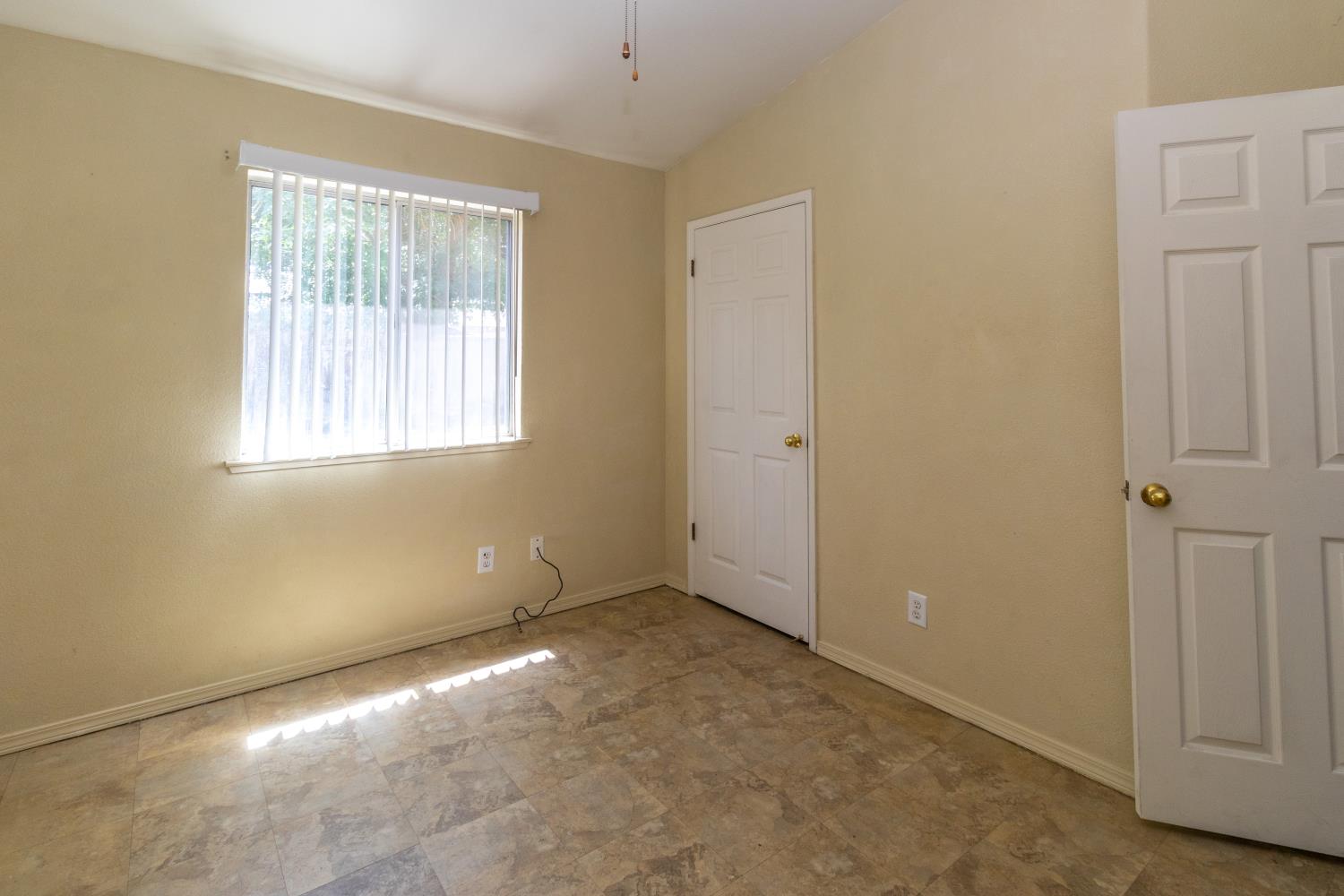 5438 N State St, Fresno, CA 93722