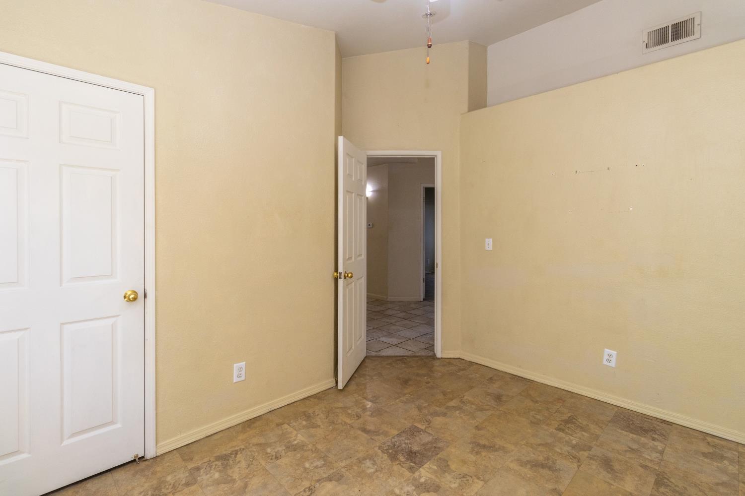 5438 N State St, Fresno, CA 93722